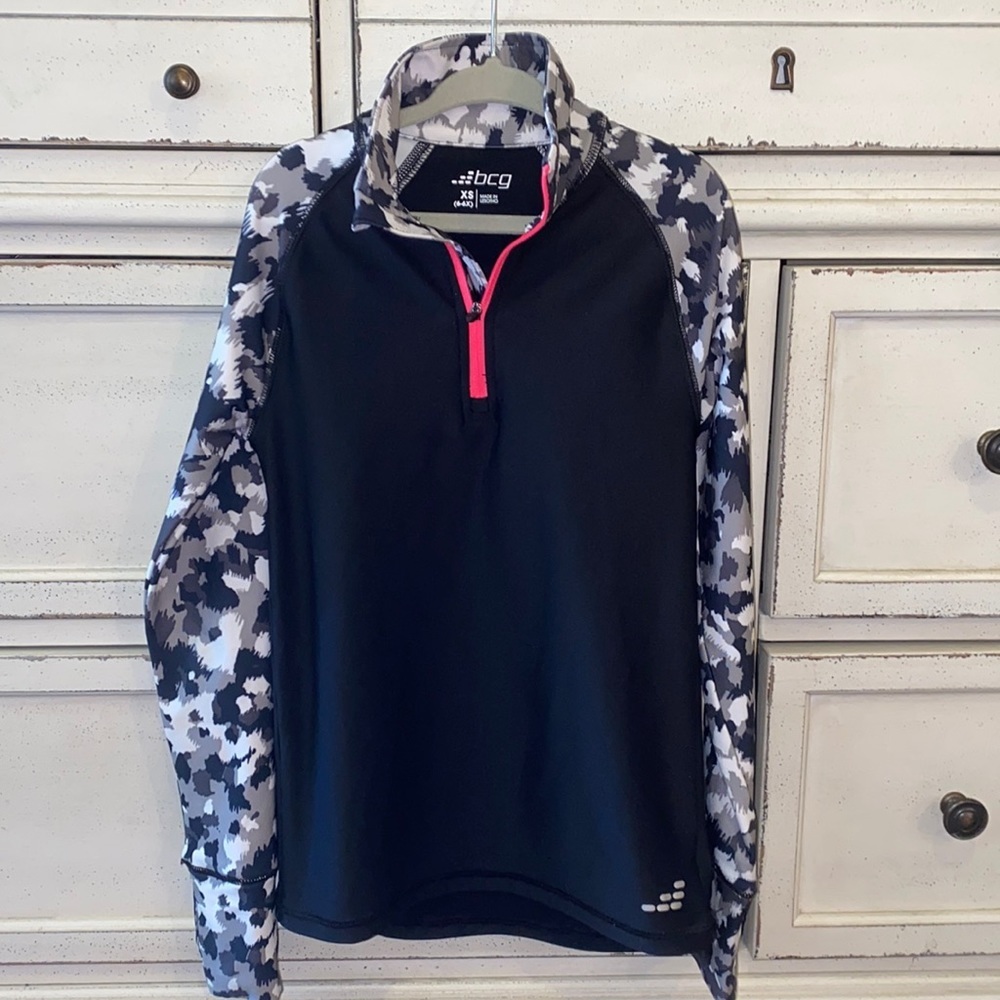 BCG girl black print top athleisure pullover XS​